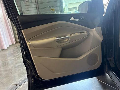Used 2018 Ford Escape SE w/ Ford Safe & Smart Package FWD image 15
