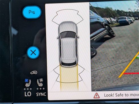 Certified 2024 Volkswagen Atlas Cross Sport SE image 26