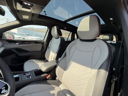 New 2026 Volkswagen Tiguan SE R-Line AWD/4WD image 11