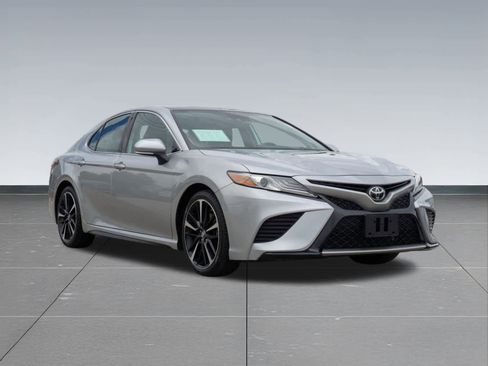 Used 2019 Toyota Camry XSE image 8