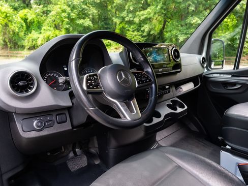 Used 2021 Mercedes-Benz Sprinter 2500 image 20
