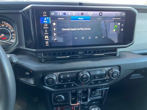 Used 2024 Jeep Wrangler Unlimited Sport AWD/4WD image 34