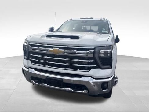 Used 2024 Chevrolet Silverado 3500 LTZ w/ LTZ Convenience Package AWD/4WD image 3
