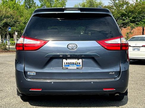 Used 2016 Toyota Sienna XLE Premium FWD image 4