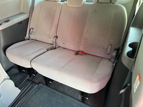 Used 2017 Toyota Sienna LE FWD image 11