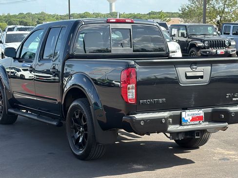 Used 2021 Nissan Frontier SV w/ Midnight Edition Floor Mats AWD/4WD image 7