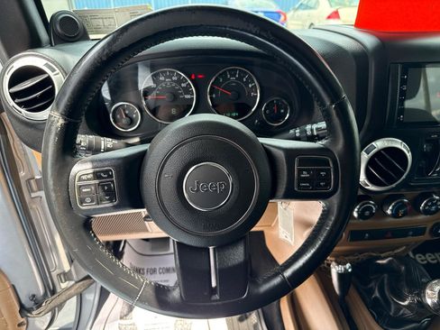 Used 2014 Jeep Wrangler Unlimited Sahara w/ Dual Top Group AWD/4WD image 12
