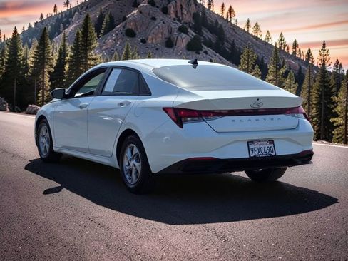 Used 2021 Hyundai Elantra SE FWD image 5