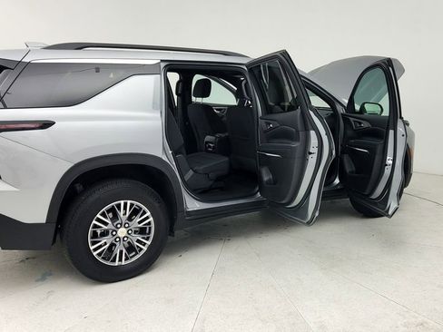 Certified 2025 Chevrolet Traverse LT w/ Driver Confidence Package image 13