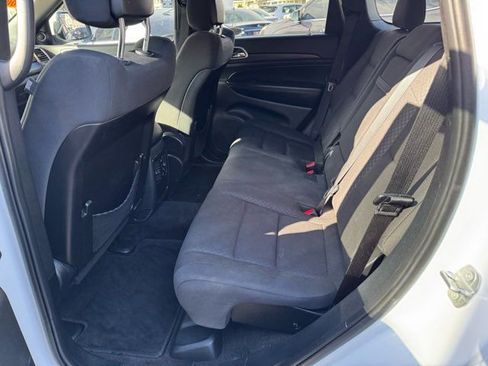 Used 2018 Jeep Grand Cherokee Laredo image 18