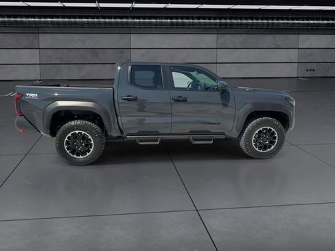 Used 2025 Toyota Tacoma TRD Off-Road AWD/4WD image 9