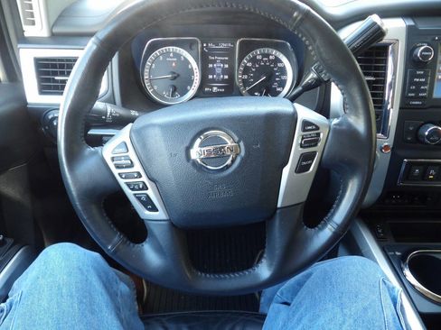 Used 2018 Nissan Titan SV w/ SV Convenience Package image 32