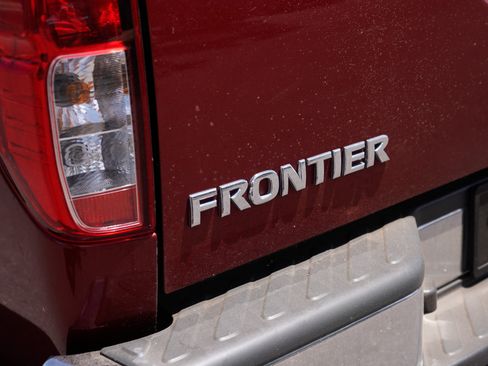 Used 2019 Nissan Frontier SV RWD image 8