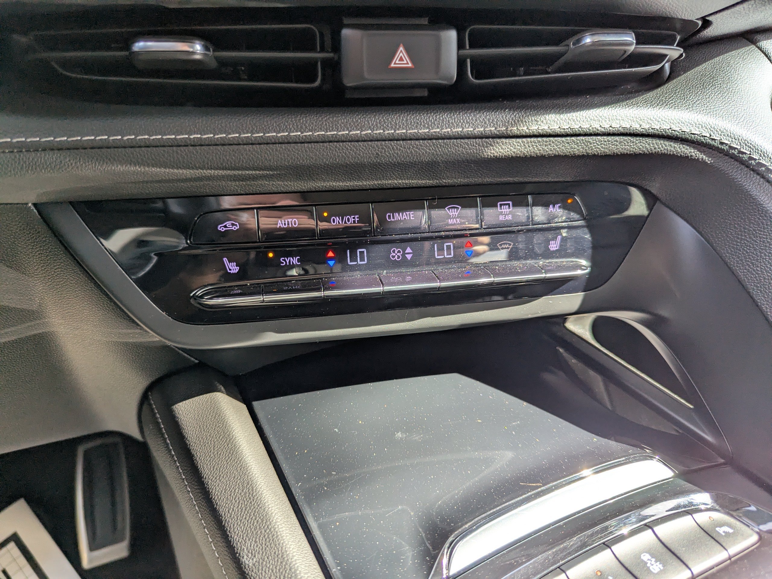 Used 2022 Buick Envision Essence w/ Sport Touring Package AWD/4WD image 24