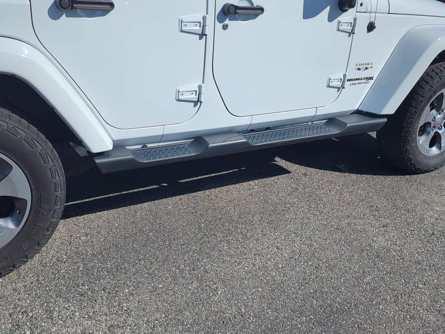 Used 2018 Jeep Wrangler Unlimited Sahara AWD/4WD image 8