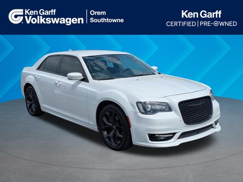Used 2023 Chrysler 300 Touring L w/ Safetytec Plus Group RWD image 1