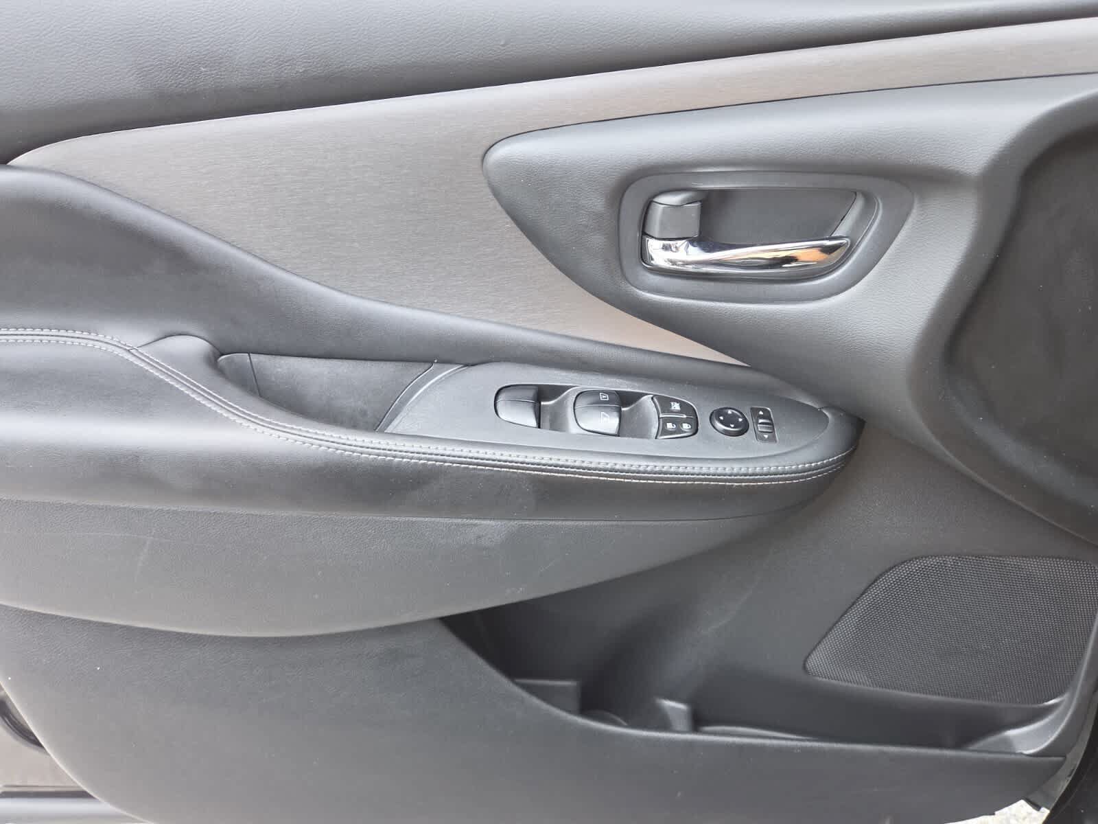 Used 2019 Nissan Murano S AWD/4WD image 16
