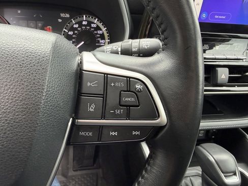 Certified 2023 Toyota Highlander XLE image 34