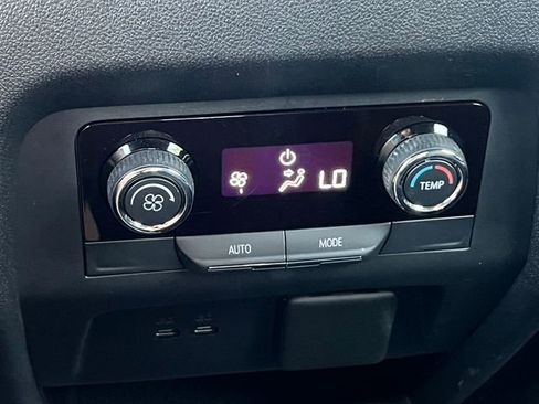 Used 2024 Chevrolet Traverse Z71 AWD/4WD image 39