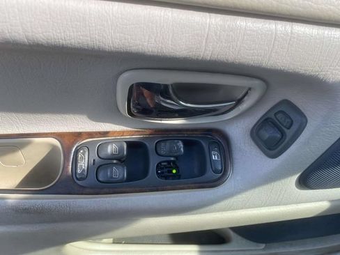 Used 1999 Volvo C70 LT FWD image 13