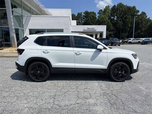 Used 2025 Volkswagen Taos SEL AWD/4WD image 2