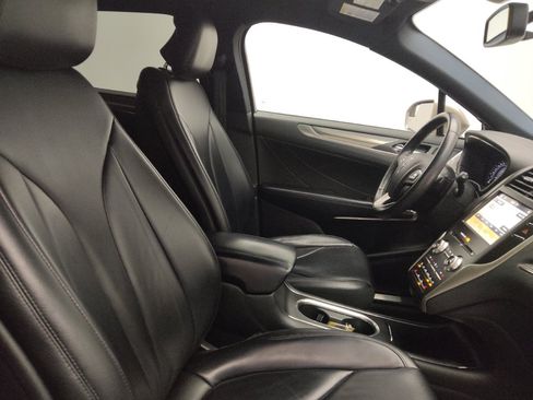 Used 2019 Lincoln MKC Premiere FWD image 21