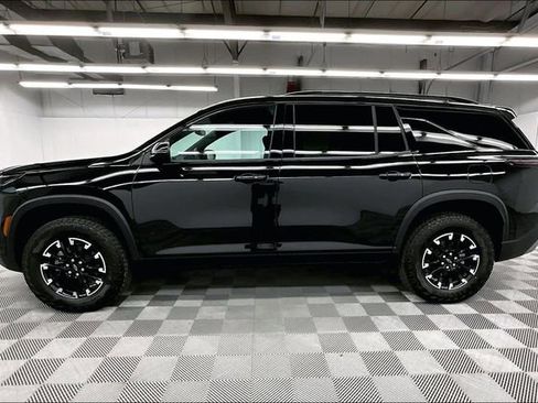 Used 2025 Chevrolet Traverse Z71 AWD/4WD image 15