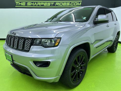 Used 2020 Jeep Grand Cherokee Altitude AWD/4WD image 5