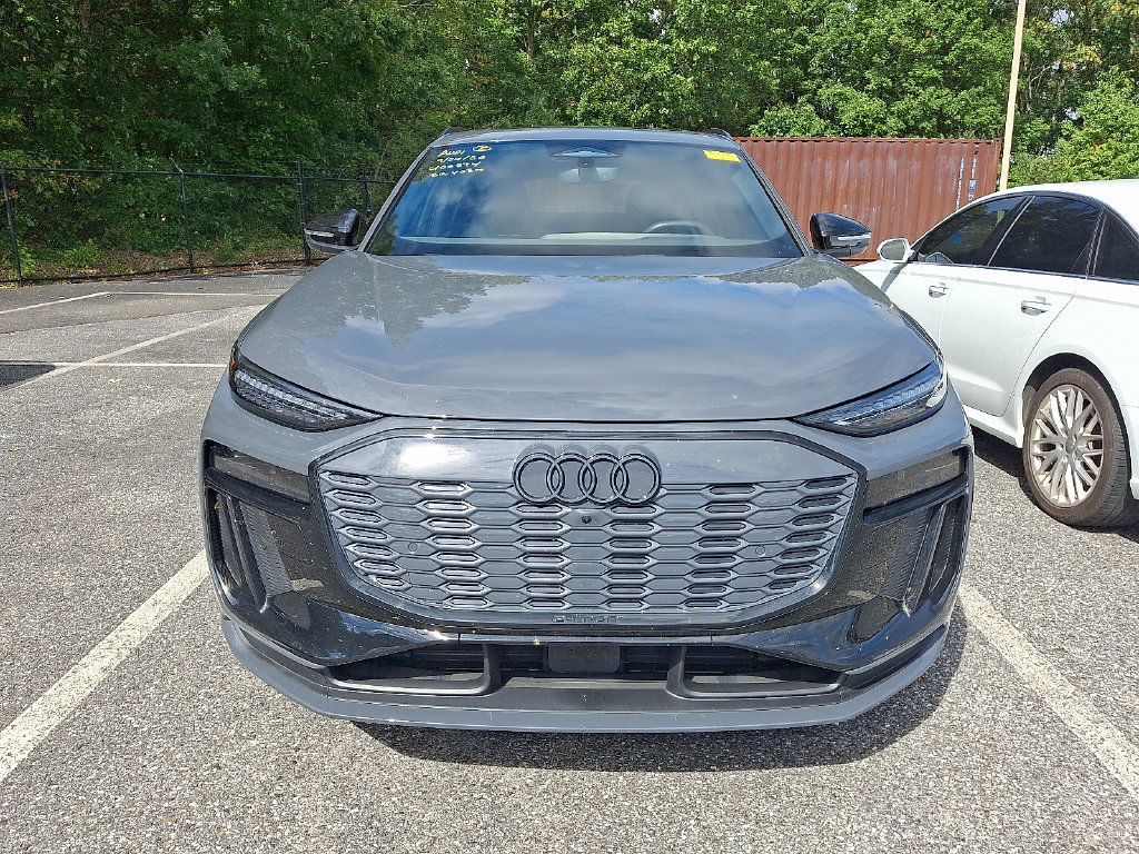 Certified 2025 Audi SQ6 e-tron Prestige AWD/4WD image 2