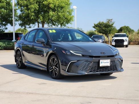 Used 2025 Toyota Camry XSE FWD image 3