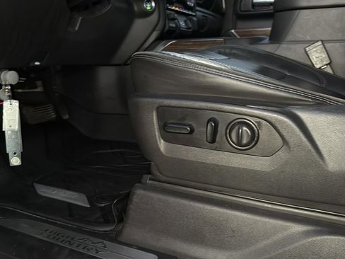 Used 2021 Chevrolet Silverado 1500 High Country w/ Technology Package image 11