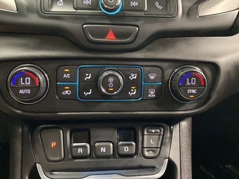 Used 2021 GMC Terrain SLE w/ Driver Convenience Package AWD/4WD image 17