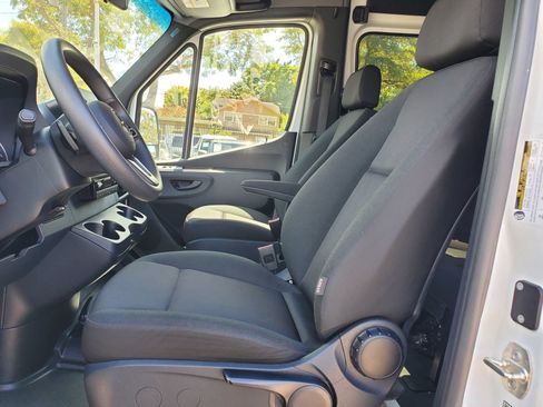 Used 2024 Mercedes-Benz Sprinter 2500 image 17
