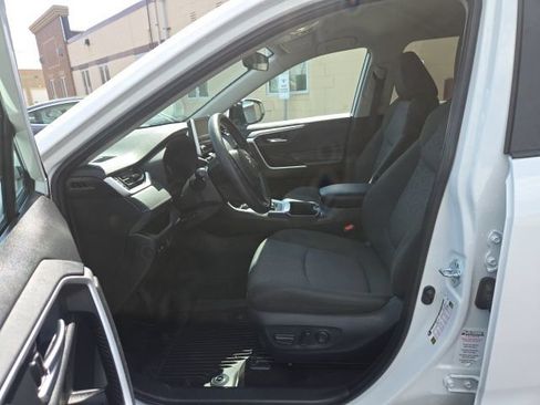 Used 2025 Toyota RAV4 XLE AWD/4WD image 18