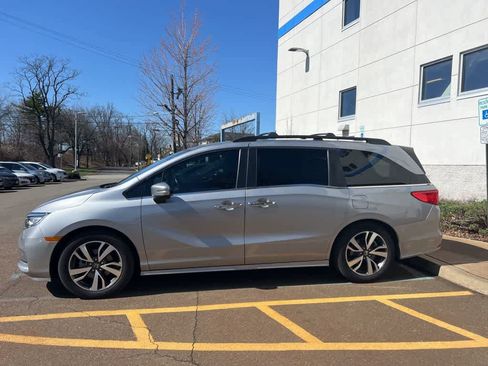 Used 2023 Honda Odyssey Touring image 1