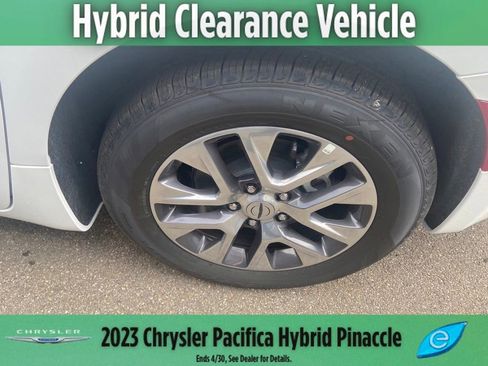 New 2023 Chrysler Pacifica Pinnacle image 41