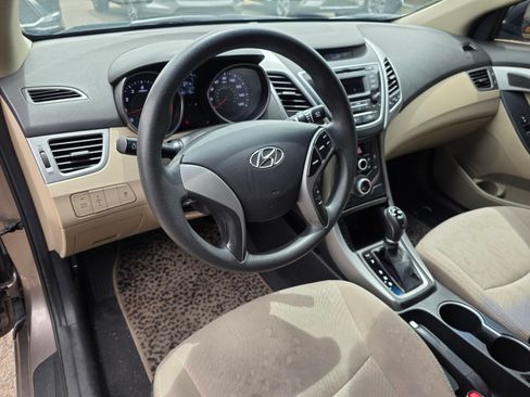 Used 2014 Hyundai Elantra SE FWD image 16
