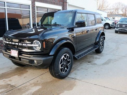 New 2025 Ford Bronco Outer Banks image 4