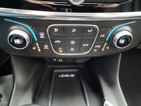 Used 2023 Chevrolet Traverse RS image 29