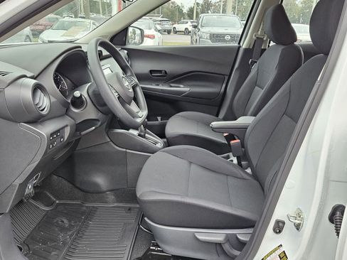 New 2025 Nissan Kicks Play S image 3