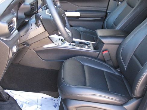 Used 2021 Ford Explorer XLT w/ Equipment Group 202A image 12