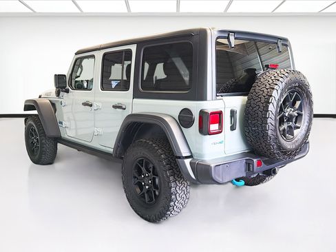 Used 2024 Jeep Wrangler Unlimited image 6