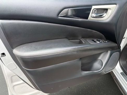 Used 2020 Nissan Pathfinder SV w/ Cargo Package FWD image 17