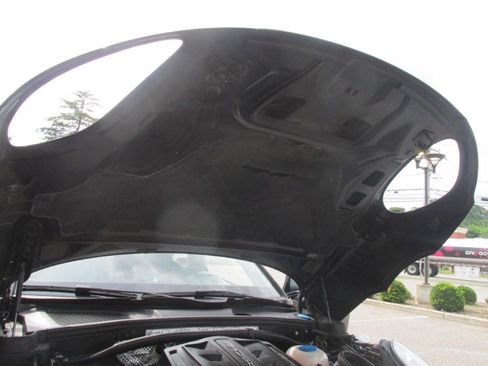 Used 2018 Porsche Macan Turbo image 47