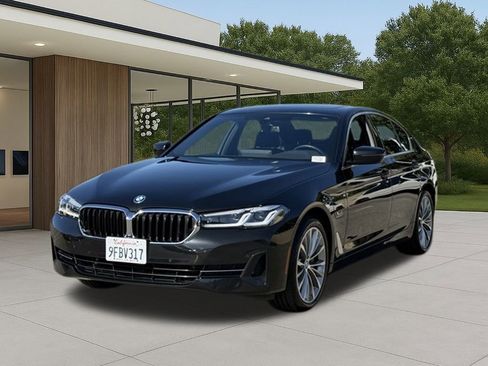 Certified 2023 BMW 530e w/ Convenience Package image 2