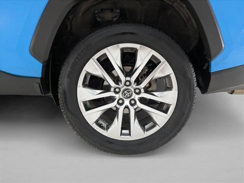 Used 2020 Toyota RAV4 XLE Premium image 22