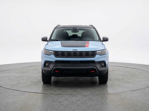 Used 2025 Jeep Compass Trailhawk AWD/4WD image 2