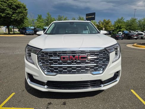 Used 2024 GMC Terrain Denali w/ Denali Premium Package AWD/4WD image 2