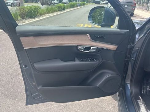 Certified 2025 Volvo XC90 B6 Plus AWD/4WD image 16
