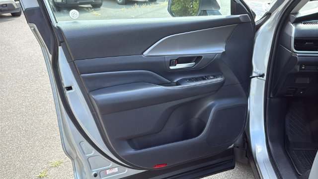 Certified 2024 Toyota Grand Highlander AWD image 9